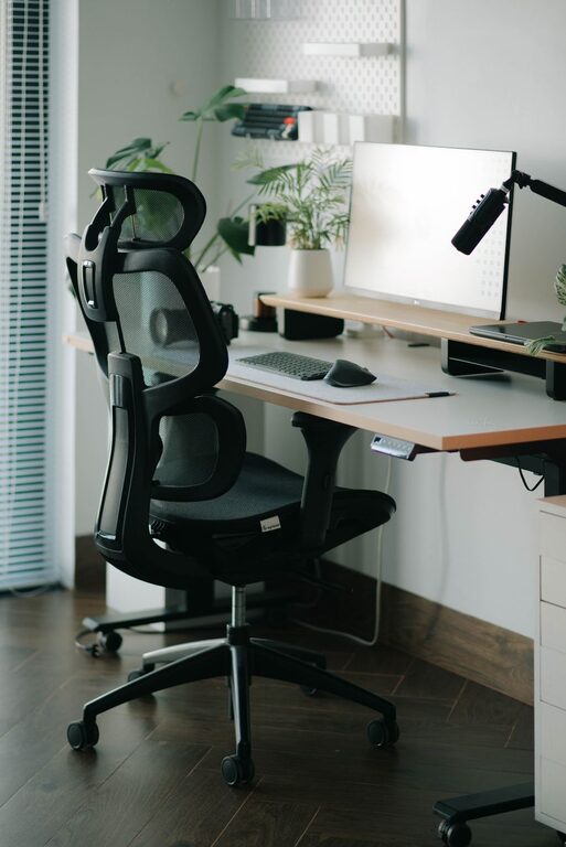 How to Choose a Comfortable Desk Chair: Tips for All-Day Support
